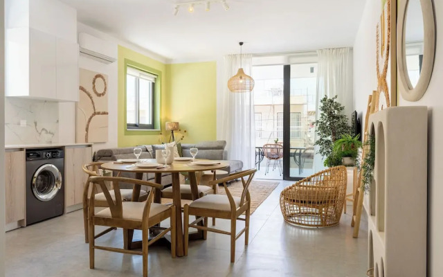 Solenne Stylish 2-BR Apt in Larnaca