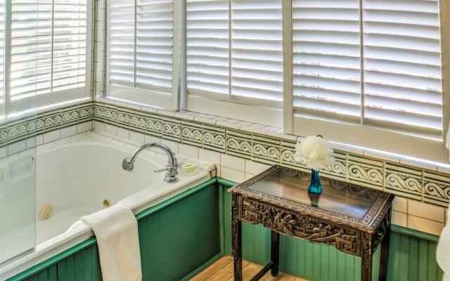 Peerless Hotel & Restaurant