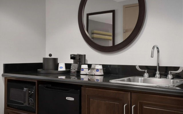 Hampton Inn & Suites-Knoxville/North I-75