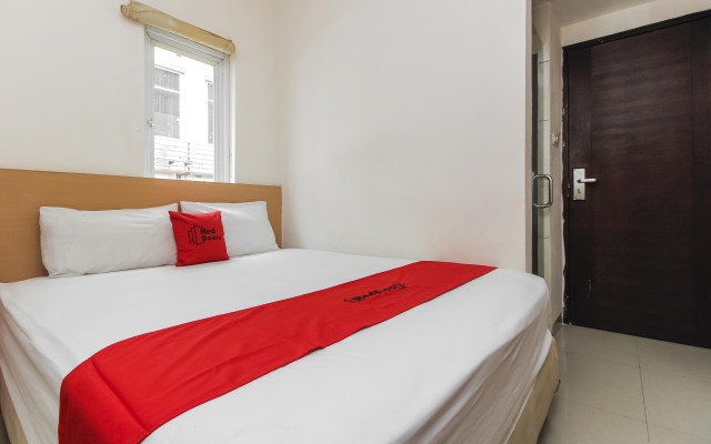 RedDoorz Plus near Galaxy Bekasi