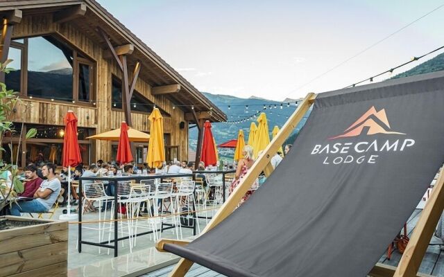 Hotel Base Camp Lodge