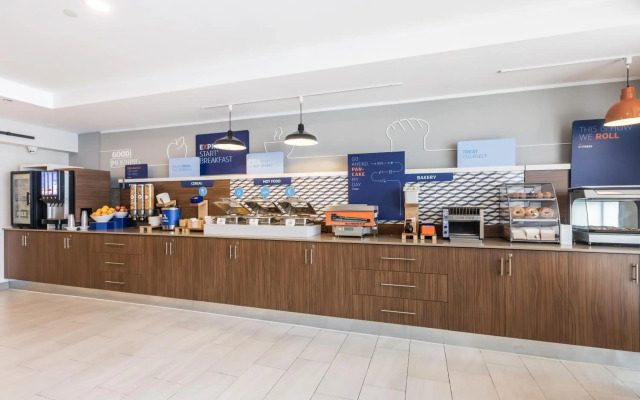 Holiday Inn Express Toronto - North York by IHG