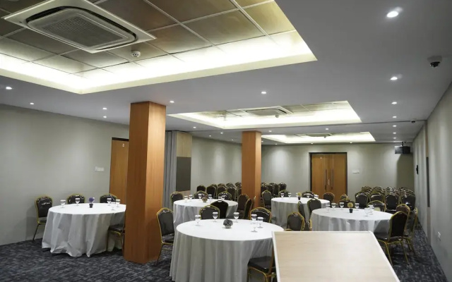Front One Hotel Papua Lestari