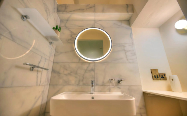 136 - Stylish & traditional 1 bedroom apartment