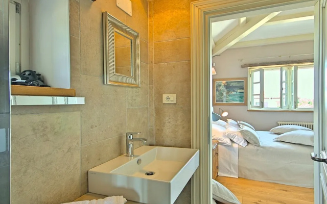 Plushy Villa in Ladici With Pool and Whirlpool
