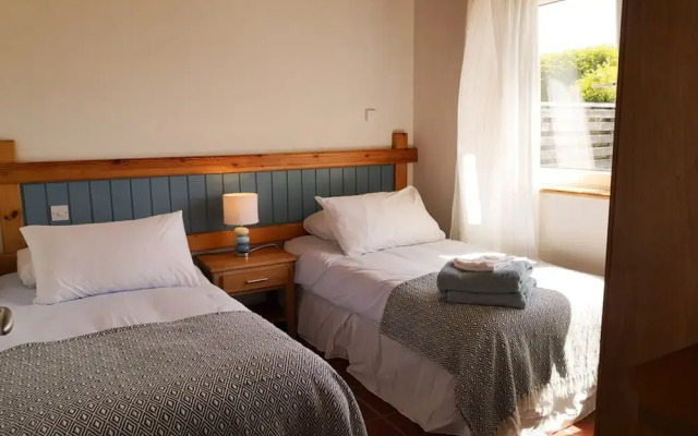 4 Bedroomed Holiday Home Close to the Beach