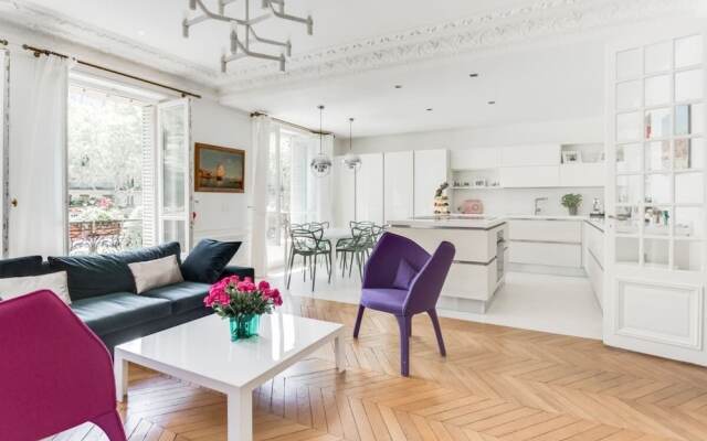 Beautiful Apartment In The 17Th District