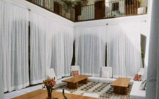 Hotel Sin Nombre