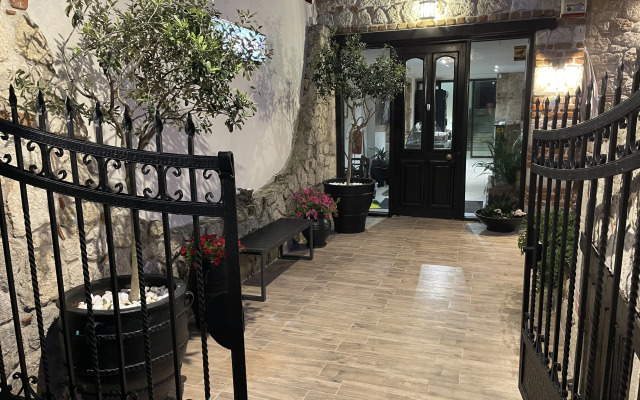 Samel Hotel