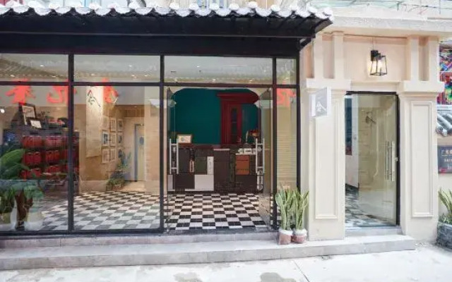 Yinian Hostel
