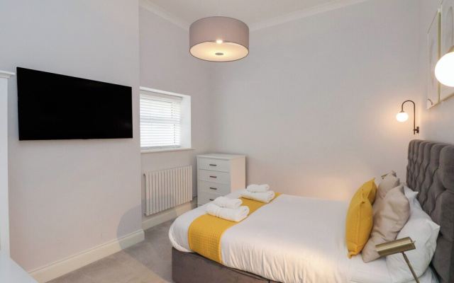 The Salisbury Apartment 103