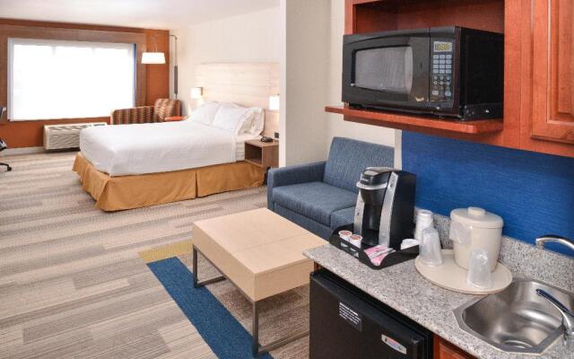Holiday Inn Express & Suites San Diego Otay Mesa