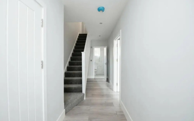 Stunning 2-bed Apartment in Barking