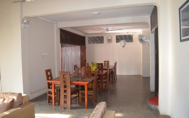 Dayanithi Guest House