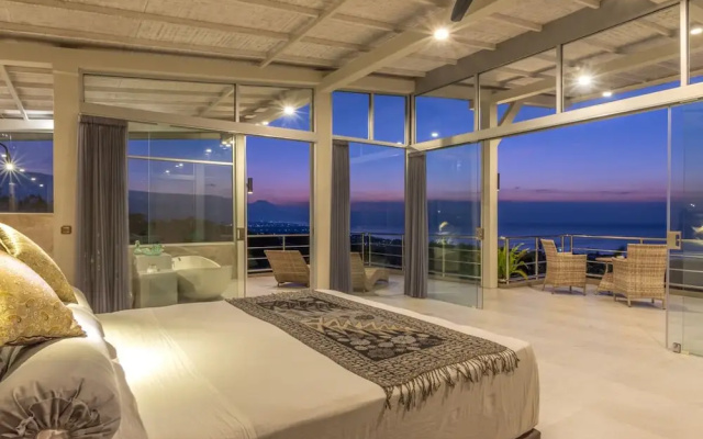 Villa Puri Soka - Apartment 1 Upstair – Balcony – Temukus