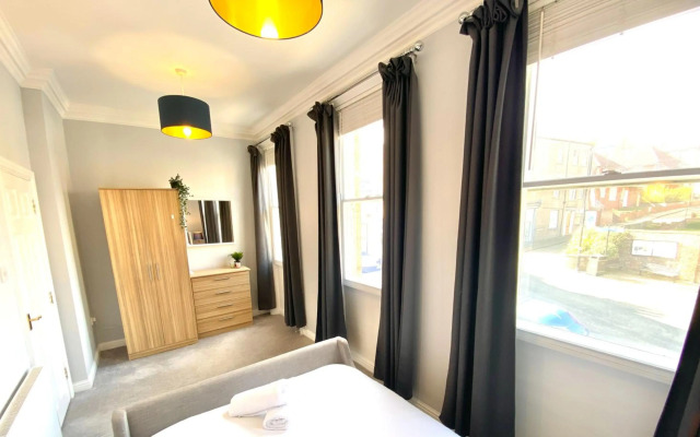 Scarborough Stays - Captain Bay Apartments