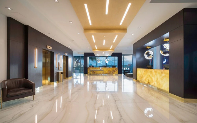 CH Deluxe Apartments  by MDR