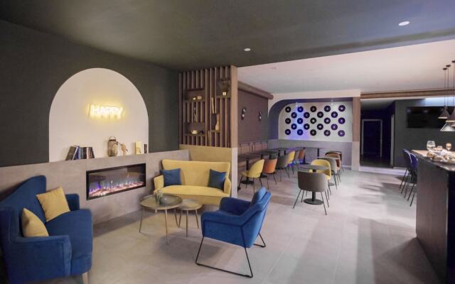 Moody smart & comfy Hotel