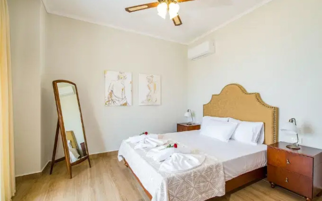 Villa Koutalas - Majestic Sunsets over the Pool