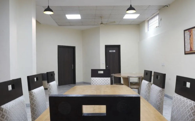 Capital O 87040 Hotel Kesar