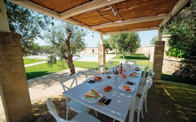 Trullo Meraviglia With Garden And Pool