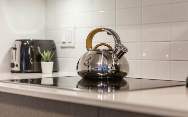 QuickStay - Classy & Rustic Downtown Condo