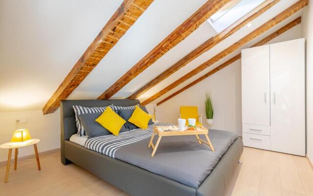 Fran Center Apartments (Square)