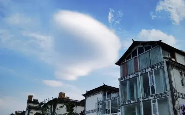 Luoluo Wuchen Lake View Inn