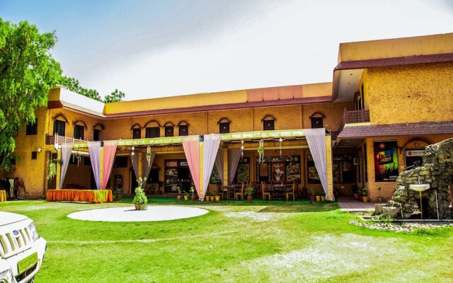 Oyo 13935 Party House