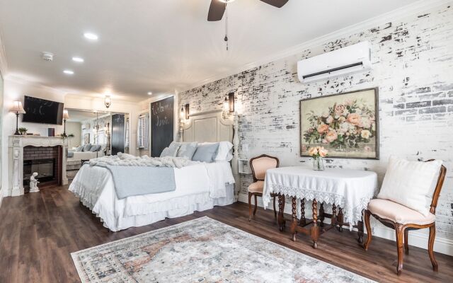 The Old Liberty Schoolhouse B&B