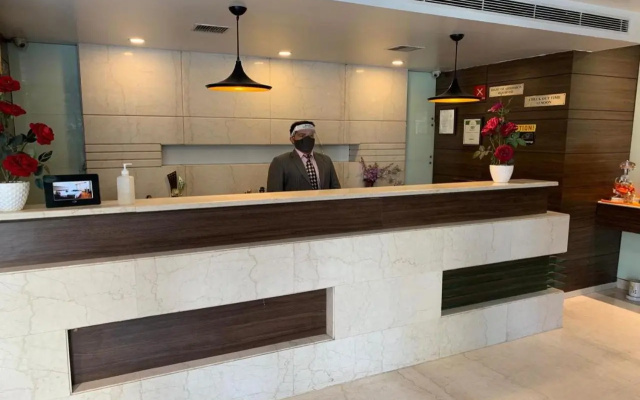 Hotel Narulas Aurrum