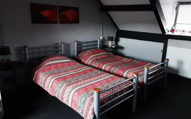 B & B D N Engel