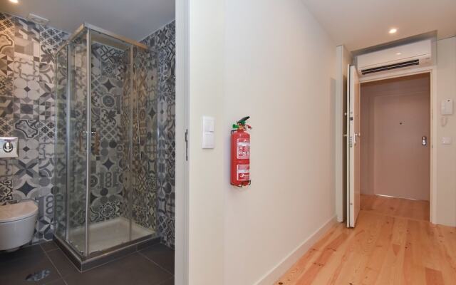 Live Porto & Douro - Almada