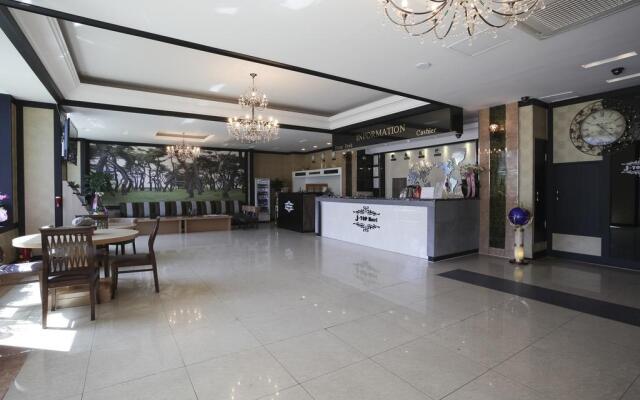 Liv Life Hotel