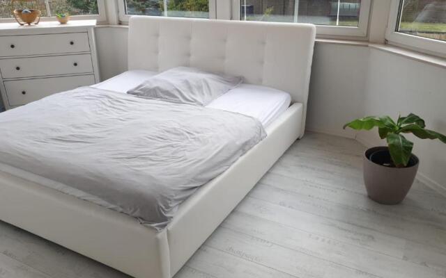 Whirlpool, Fußbodenheizung, Nintendo NES, Netflix, Wintergarten & Workspace