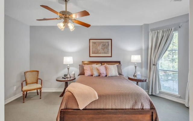 Spacious Urban Uptown Retreat 3 Bedroom Townhouse