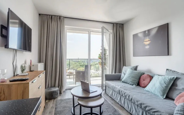 Lumina apartment on Drewnowska
