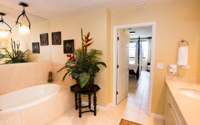 Classy artsy ocean-view unit near pool at Pacifico in Coco sleeps 6
