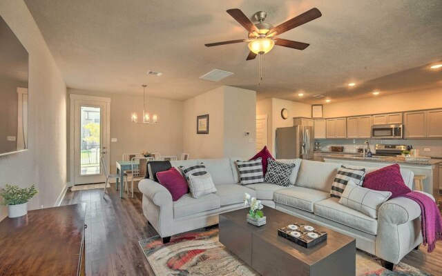 College Station Townhome w/ Furnished Patio!