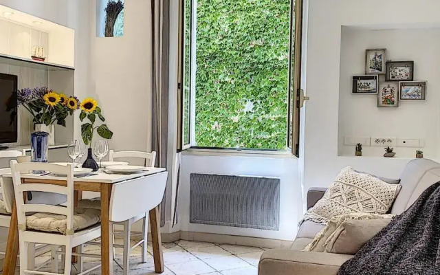 Charming flat in Old Antibes - 50m from the sea