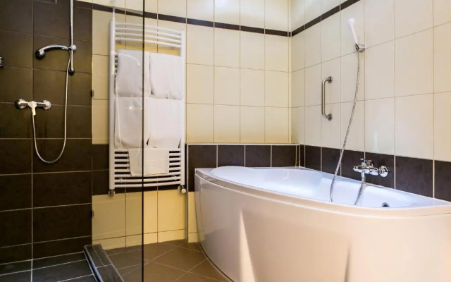 Ambient Hotel And AromaSpa