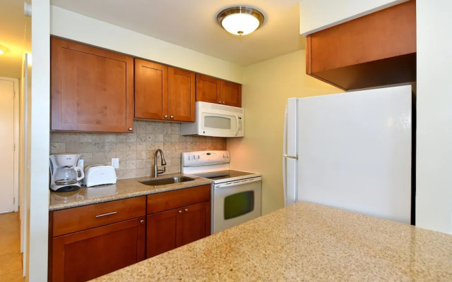 Lahaina Shores #425 Studio Bedroom Condo By Redawning