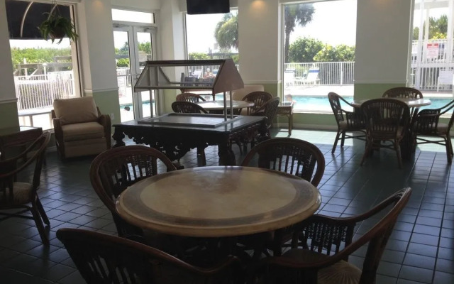 Royal Mansions Resort