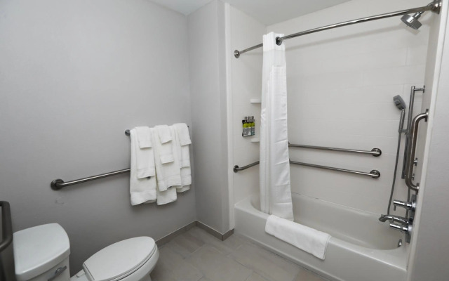 Holiday Inn Express : Hillsboro I-35 by IHG