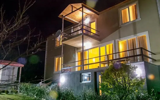 Hotel Hilltop