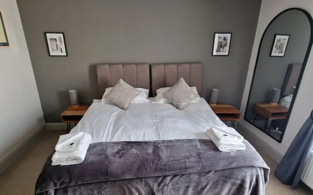 OYO The Victorian Cap