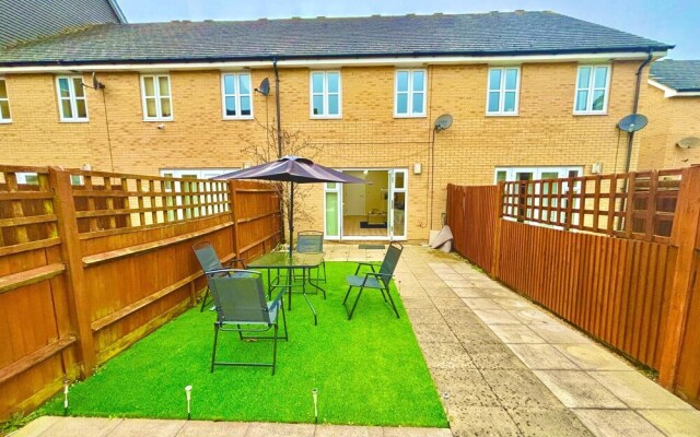 Remarkable 3-bed House in Reading