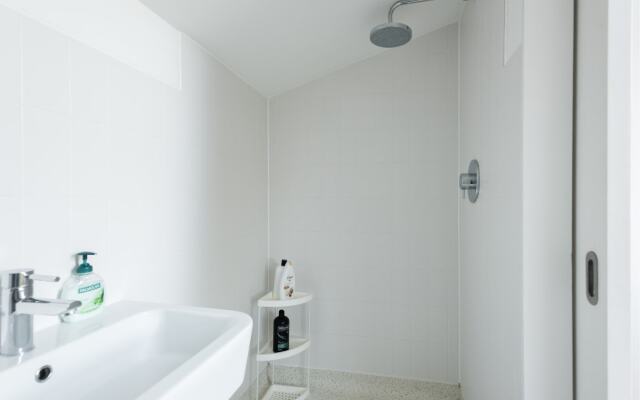 The Cliffside Loft - Distinctly Modern 3BDR Riverside Home