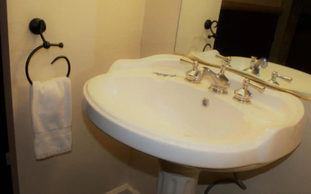 Rodeway Inn & Suites Fireside Lodge