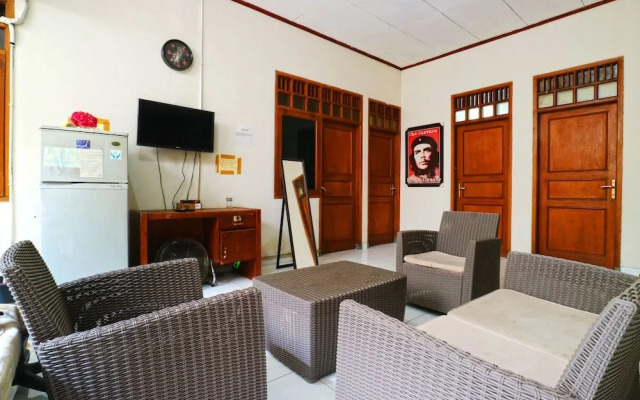 Premium Senen Guesthouse - Female Only